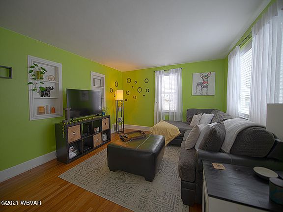 3rd image of 250 W Mountain Ave S