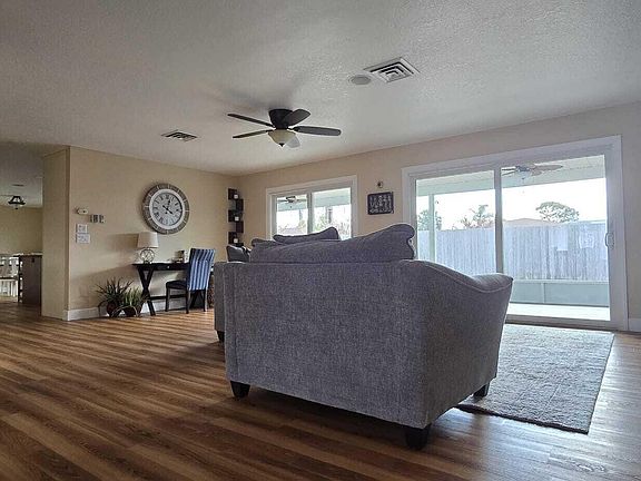 2nd image of 1494 Doral Ct NE
