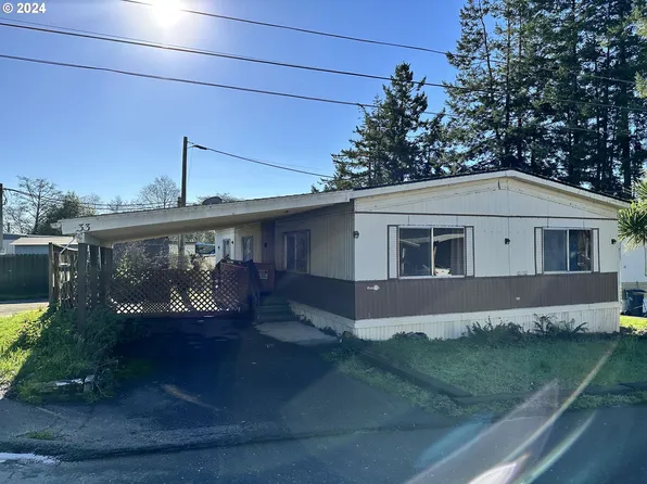 97883 Court St #33, Brookings, OR 97415