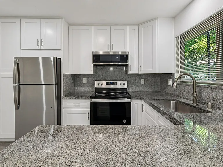 458 Ballantyne St — Photo 7