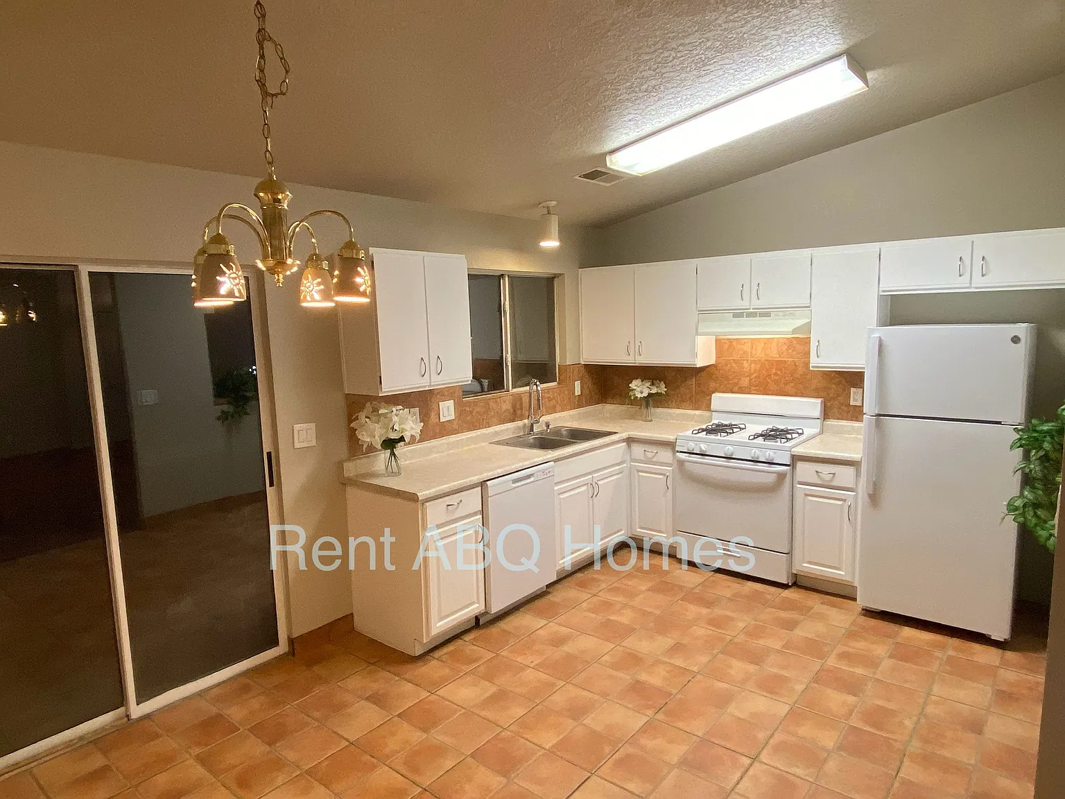 3 bed, 1179 sqft, $1,850 — Photo 3