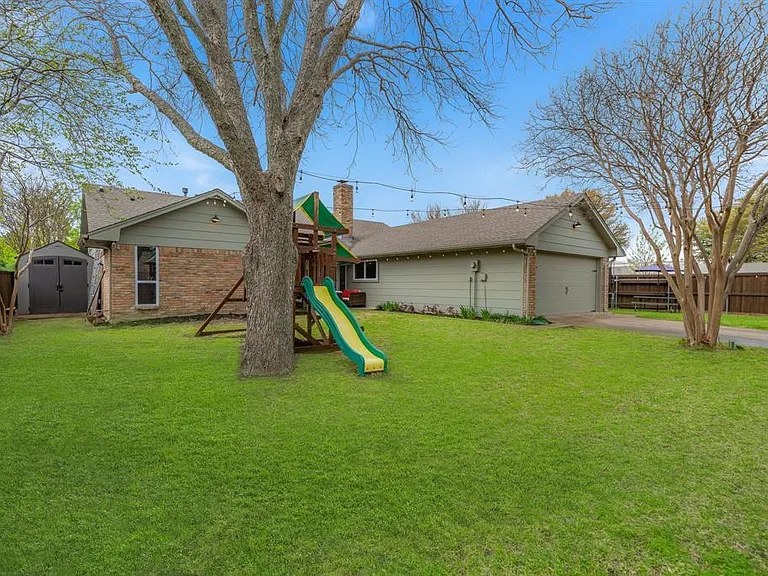 1601 Windsong Trl — Photo 34