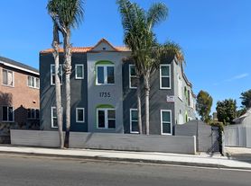 1735 E 10th St, Long Beach, CA