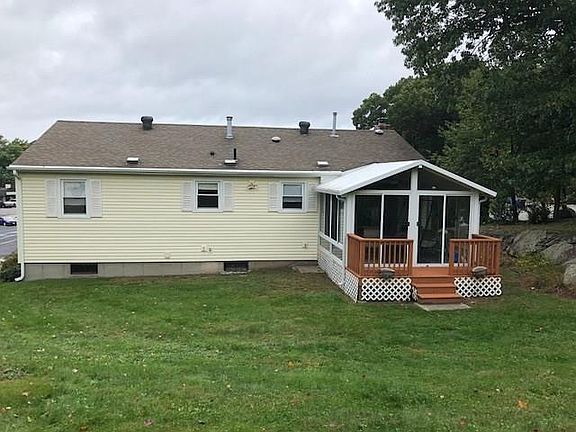 3rd image of 19 Blossom Dr