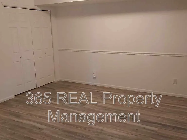 2551 24th St #B-1 — Photo 5
