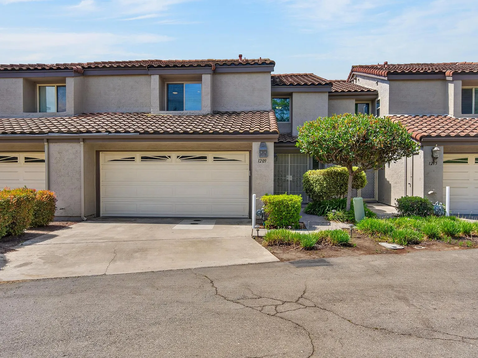 2 bed, 2.5 bath, 1566 sqft, $3,250 — Photo 2