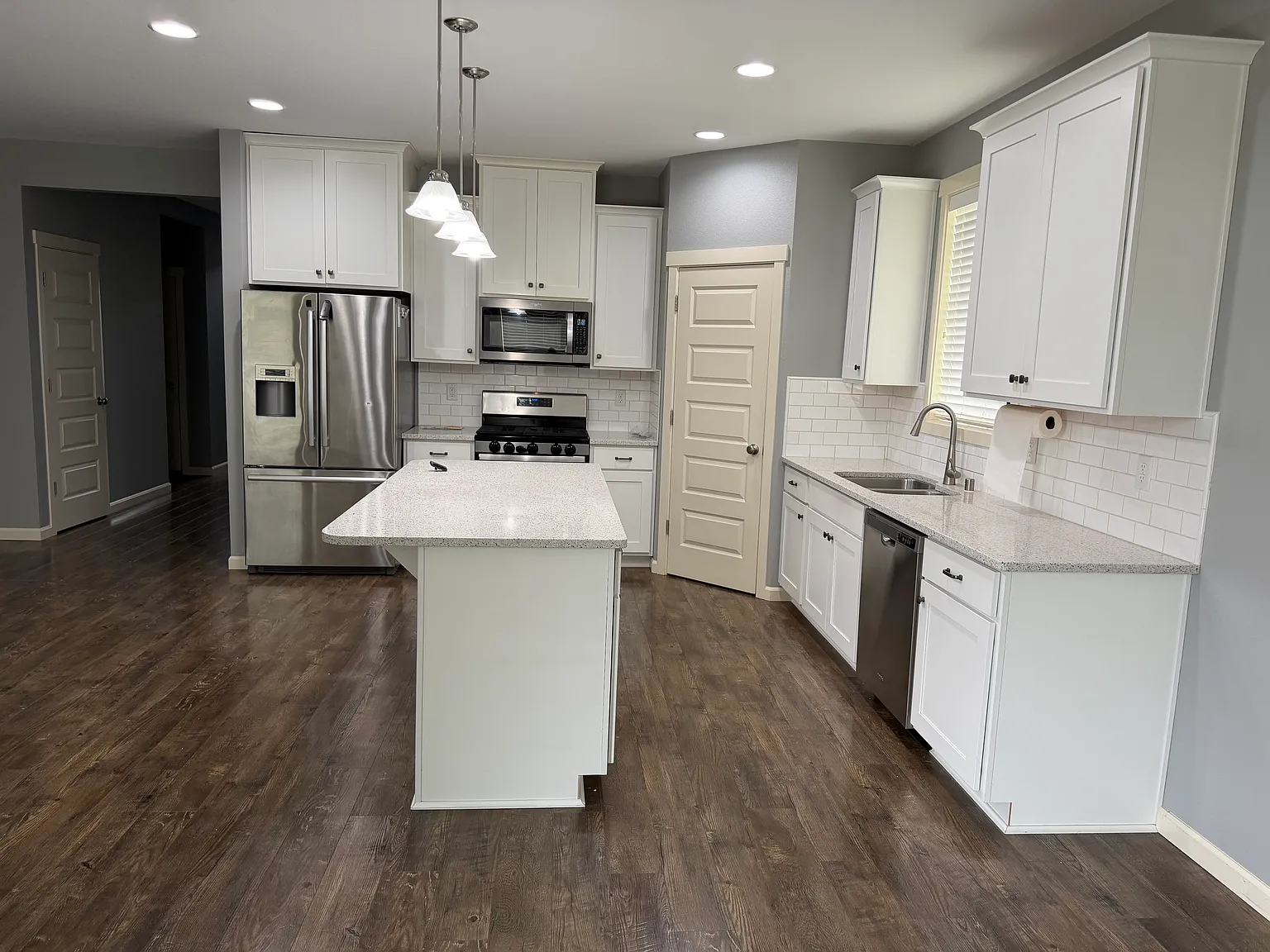 3 bed, 1708 sqft, $2,395 — Photo 3