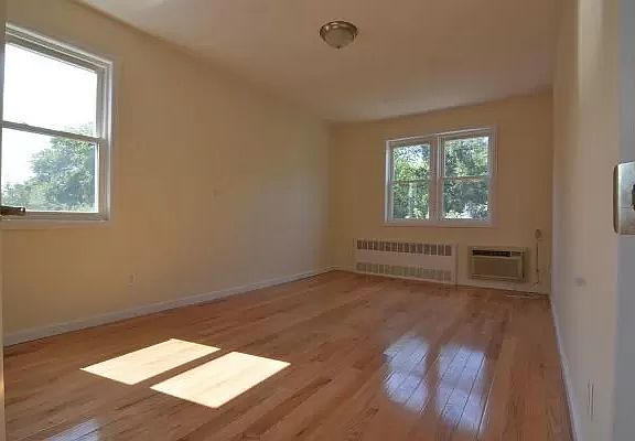 4th image of 946 E 96th St #2