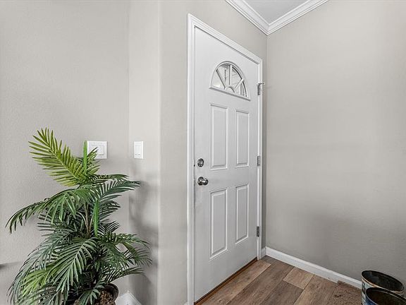 3rd image of 714 Fairmount Dr