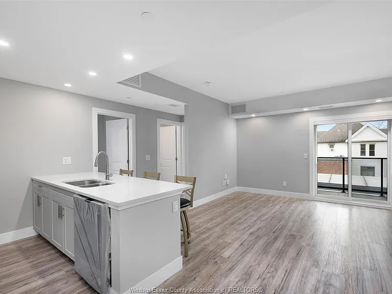 840 Wyandotte St E #208 — Photo 21