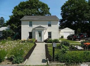 393 Albert St, Holbrook, NY 11741