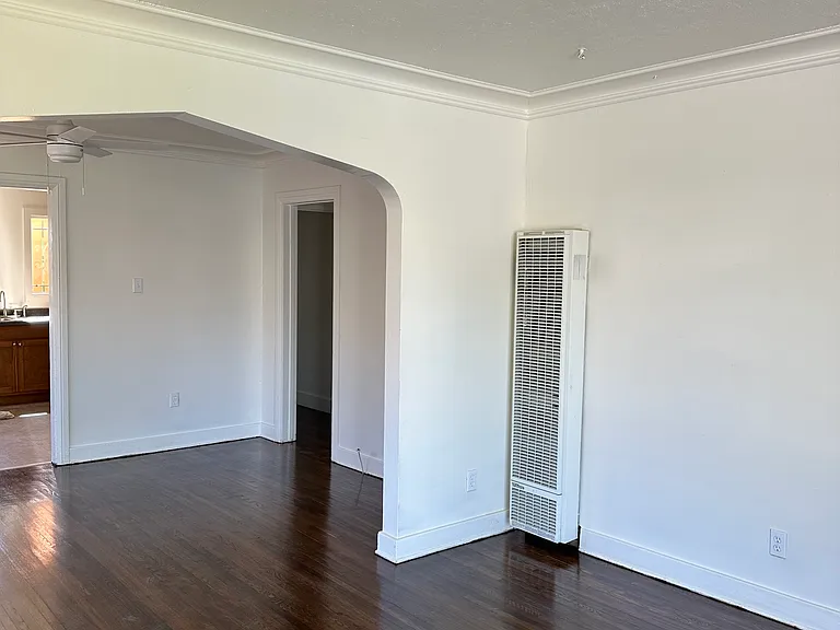 3822 W 59th St — Photo 3