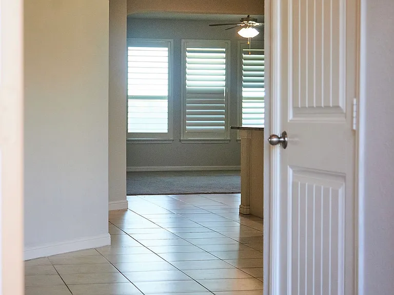 1048 Madelia Ave — Photo 18