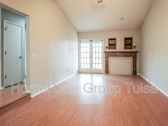 3rd image of 406 W 35th Pl