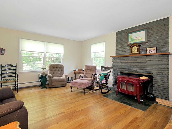 5th image of 27 Harden Dr