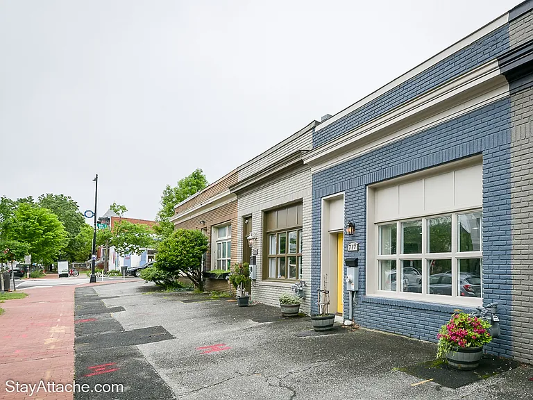 717 F St NE — Photo 30