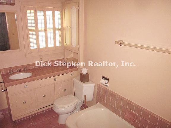 5th image of 849 W Mariposa Ave
