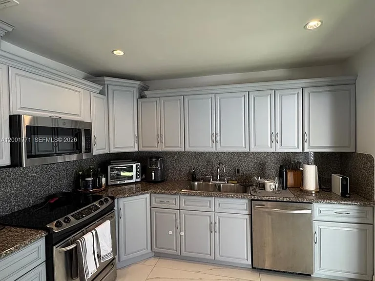 230 Cranwood Dr — Photo 4