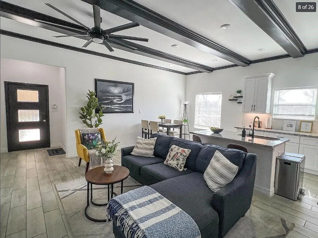3 bed, 2.5 bath, 4000 sqft, $2,000 — Photo 2