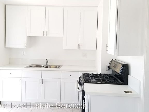 4th image of 1114 E Fairview Blvd