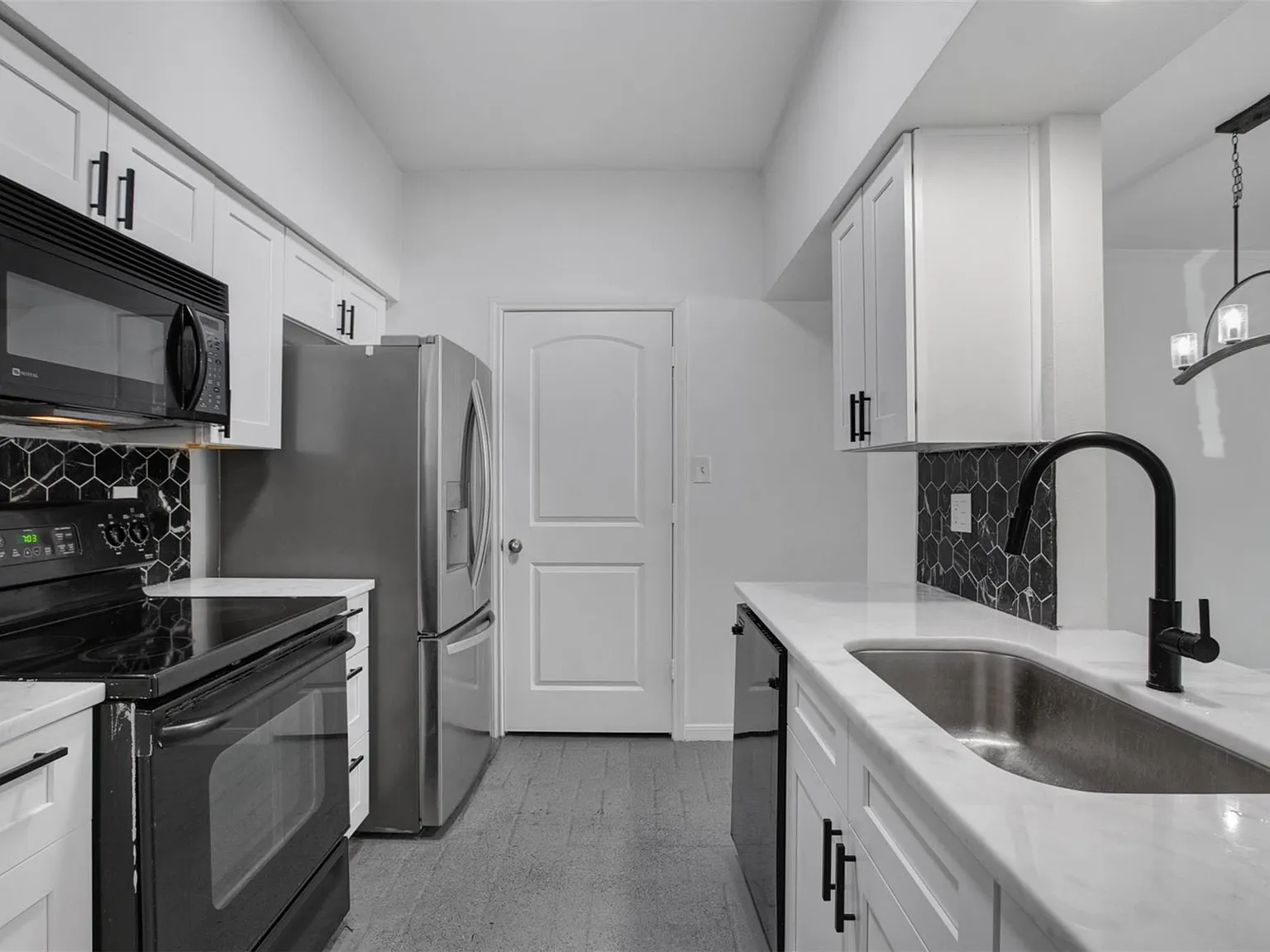 2 bed, 2.0 bath, 1224 sqft, $1,800 — Photo 4