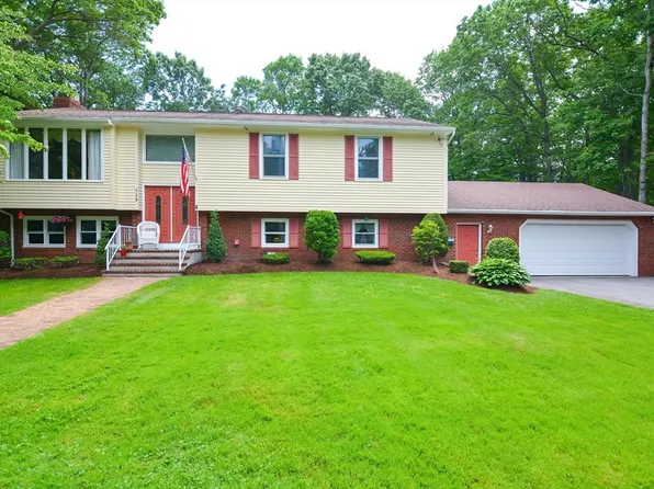 115 Highcrest Rd, Fall River, MA 02720