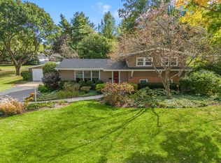 1315 Victory Dr, Libertyville, IL 60048