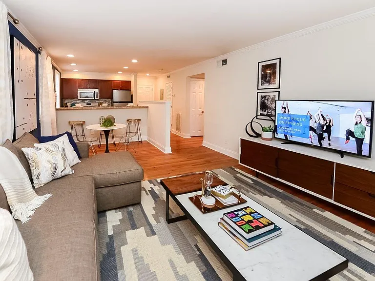The Villas at Bryn Mawr Apartment Homes — Photo 8