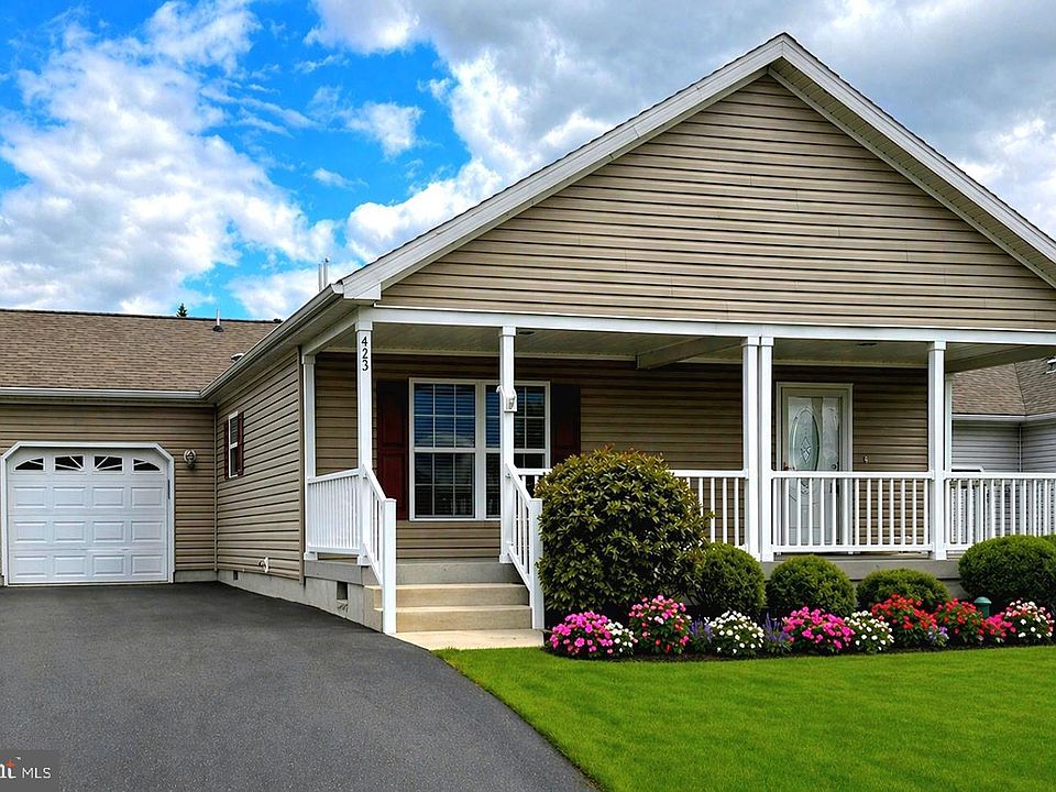 1st image of 423 Honeysuckle Ln
