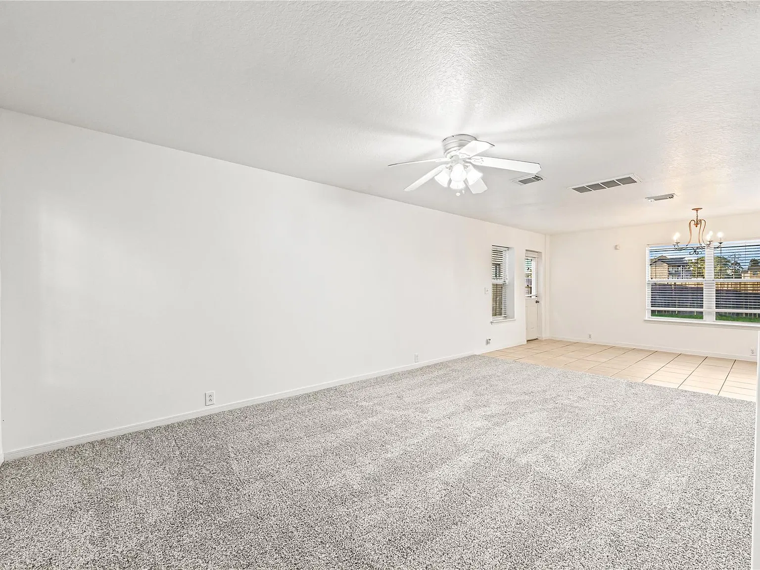 3 bed, 2.5 bath, 1910 sqft, $1,999 — Photo 2