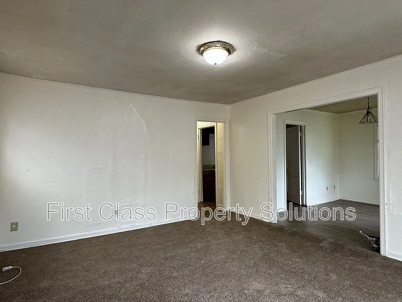 2 bed, 1.0 bath, 939 sqft, $940 — Photo 2