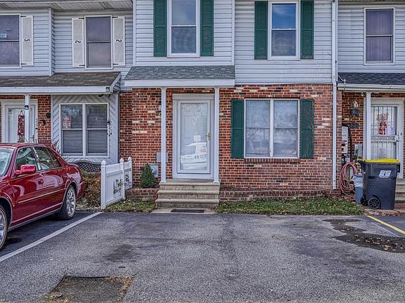 2nd image of 24 E Perpen Ct