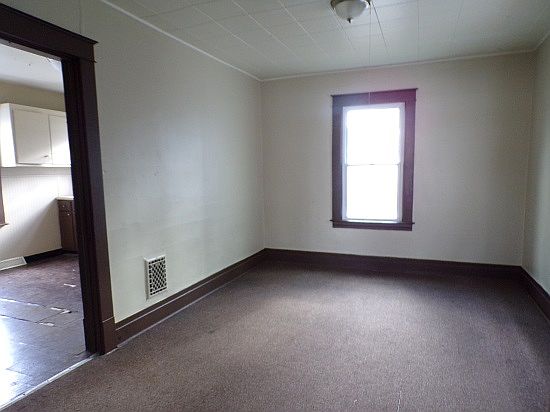 4th image of 1883 Linwood Ave