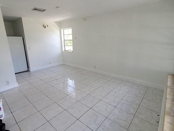3rd image of 1305 8th Street