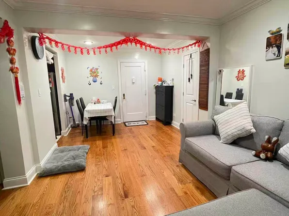 150-30 71st Avenue image 2 of 6