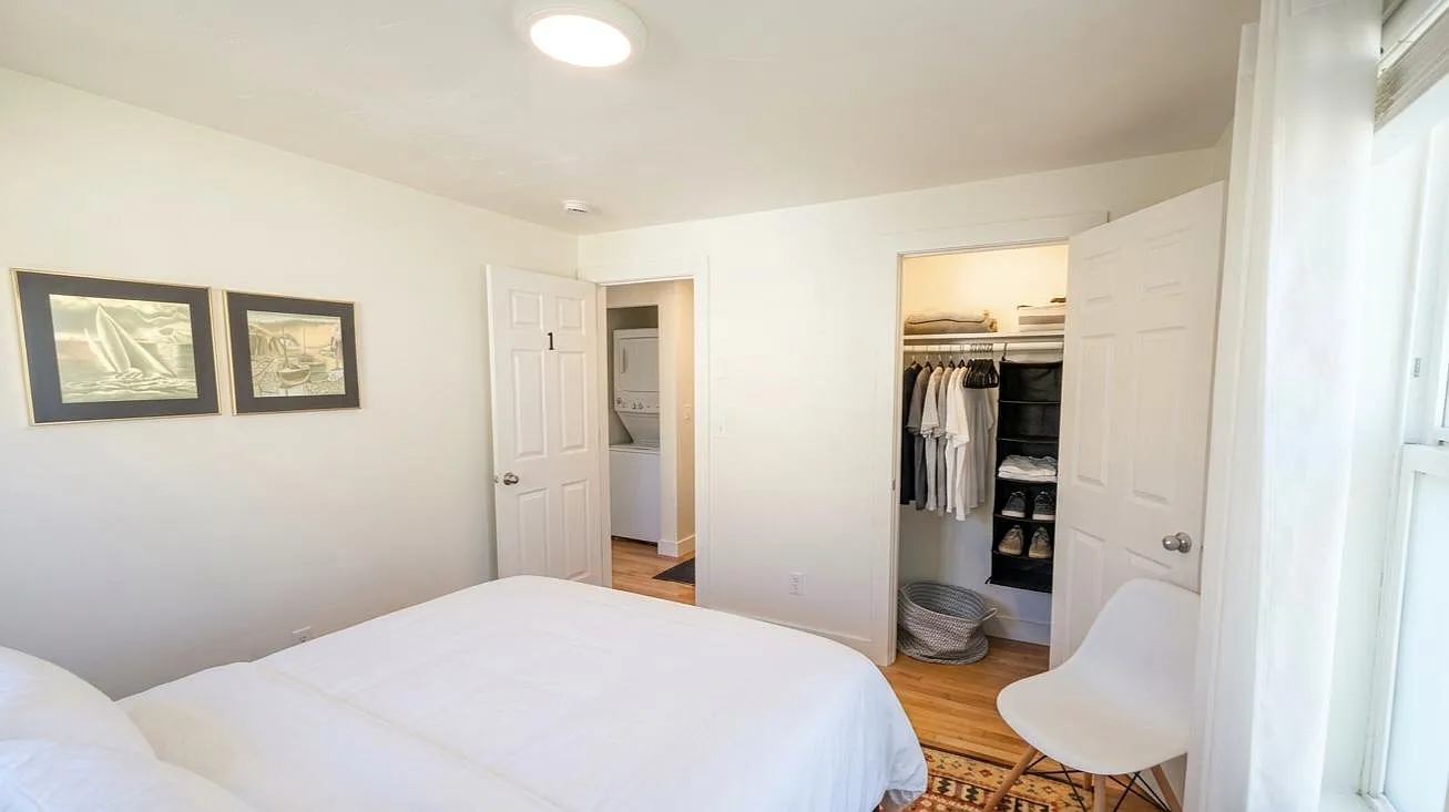 4 bed, 2.0 bath, 2300 sqft, $1,157 — Photo 2