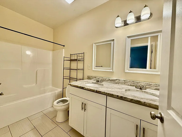 4205 Dartmouth St — Photo 8