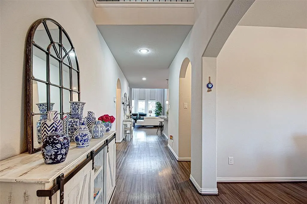 3 bed, 2.5 bath, 2636 sqft, $2,800 — Photo 2