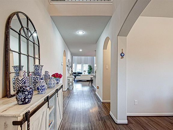 2nd image of 23811 Via Viale Dr