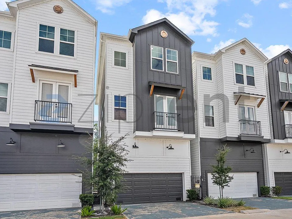 2806 Versailles Oak Ln