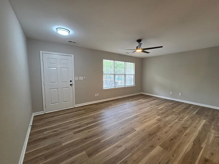 109 Delargy Cir — Photo 2