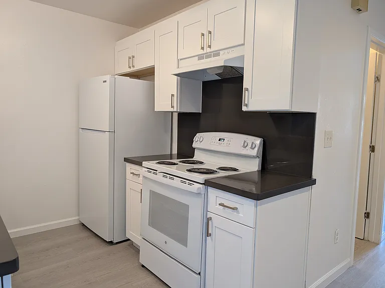 129 Grant St #2 — Photo 5