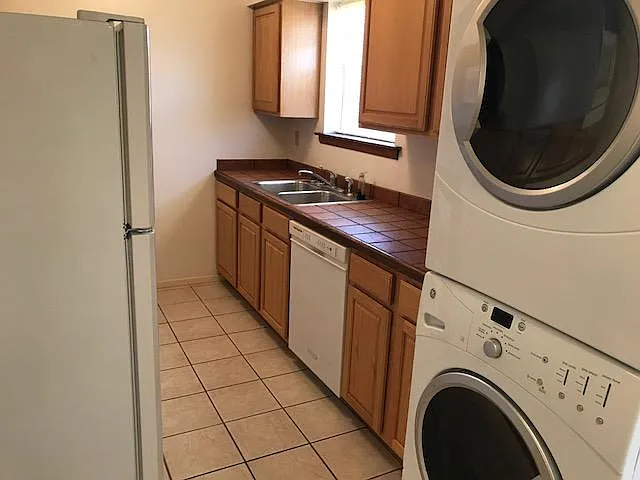 1601 Lake Ave — Photo 7