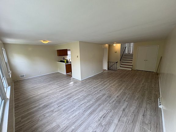 4th image of 5775 Cloverdale Blvd Floor 2