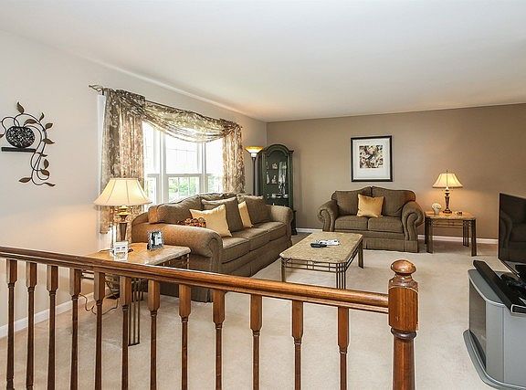 4th image of 1275 John Dr