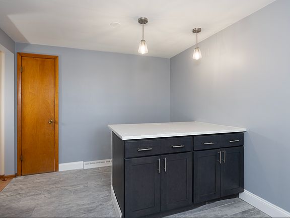 5th image of 568 Kenmore Ave