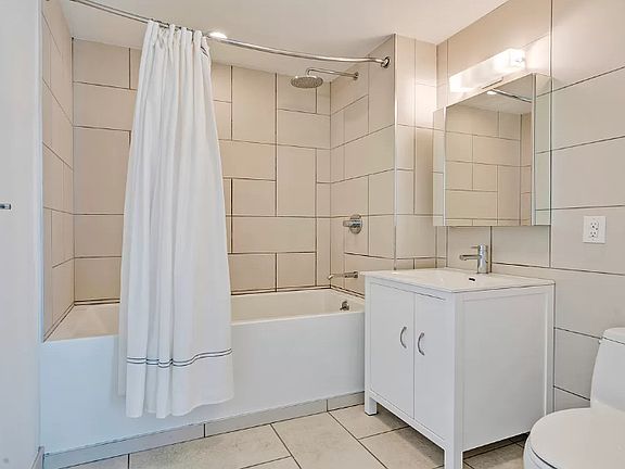 4th image of 347 Berry St APT 3C
