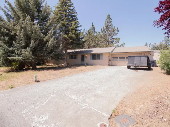 2720 NE Flower Ct, Bend, OR 97701
