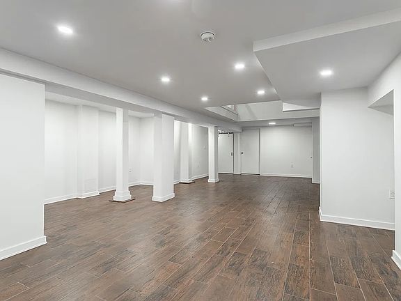 3rd image of 210 W 138th St