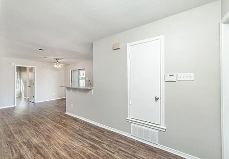 3rd image of 6727 Crestmont Ct